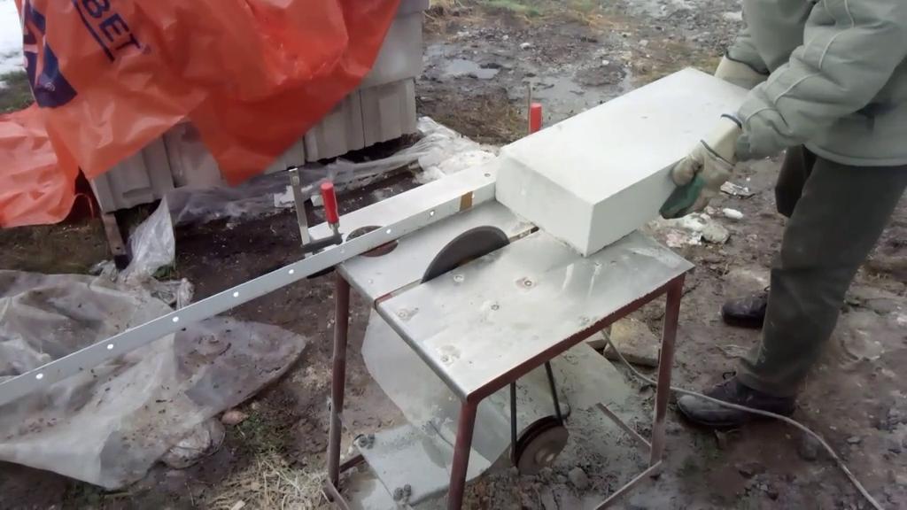 how to cut bricks with a circular saw