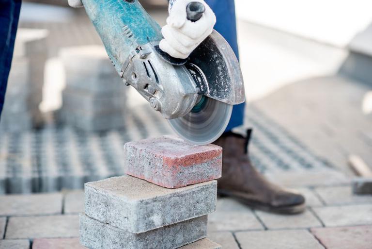 how to cut concrete pavers with circular saw