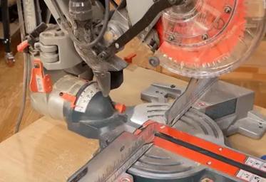 how to cut crown molding with a circular saw