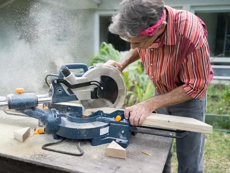 how to cut skirting boards with a circular saw