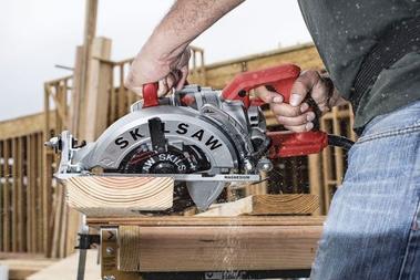 What is the difference between a worm drive and sidewinder circular saw?