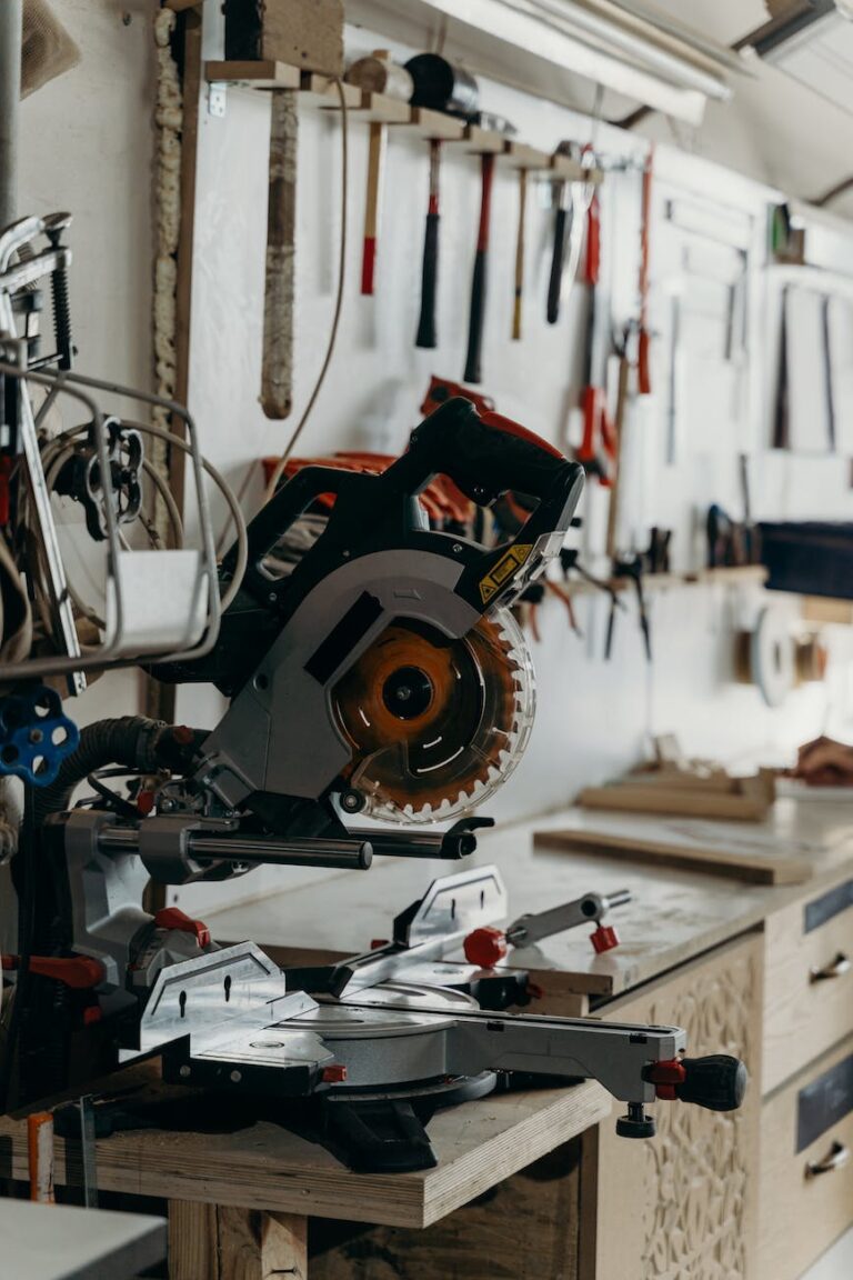 circular saw on the table