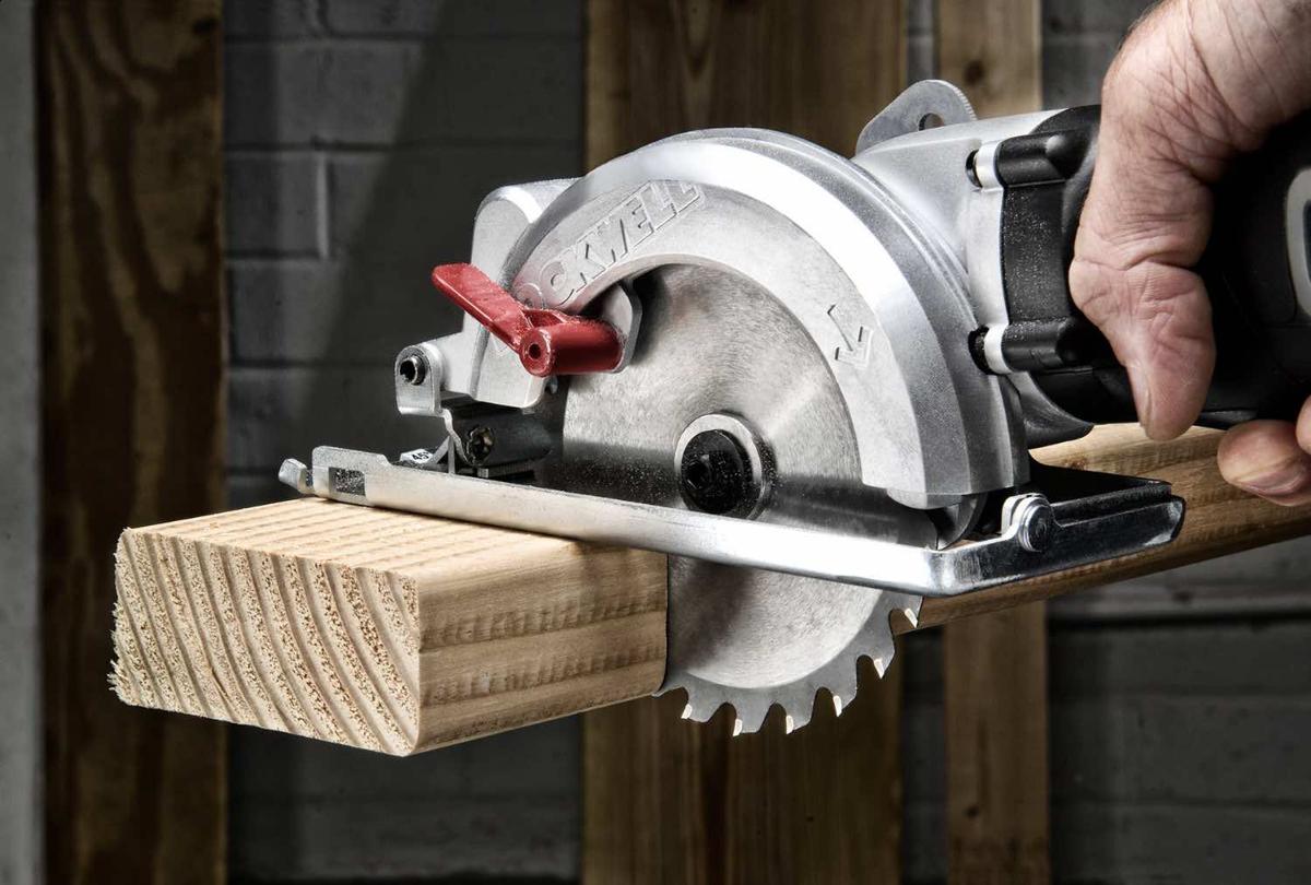 What are common hazards when working with circular saws?