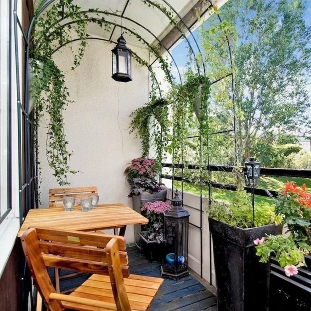 Charming Outdoor Dining Retreat