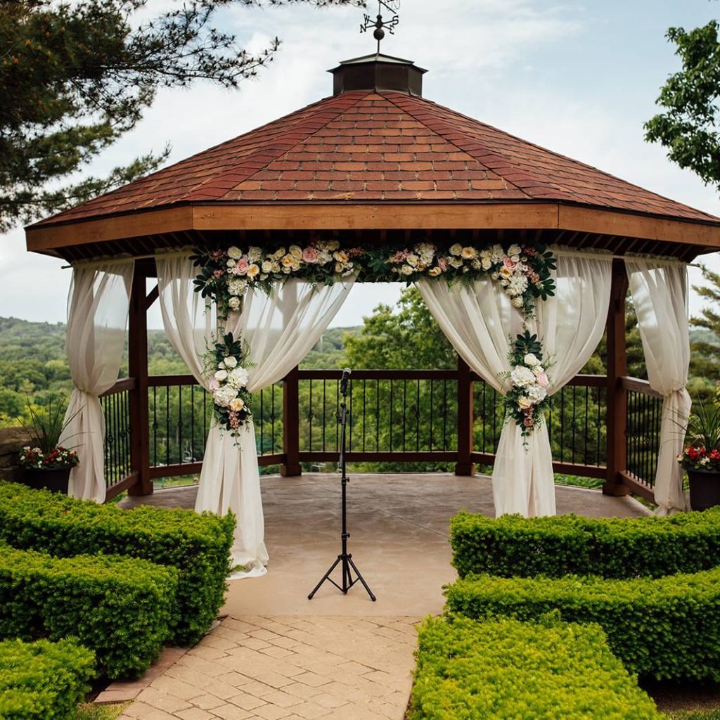 Charming Wedding Gazebo Decor