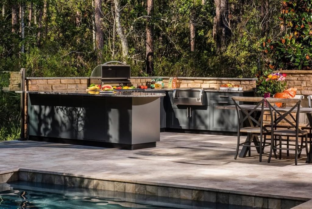 Chic Poolside Cooking Oasis
