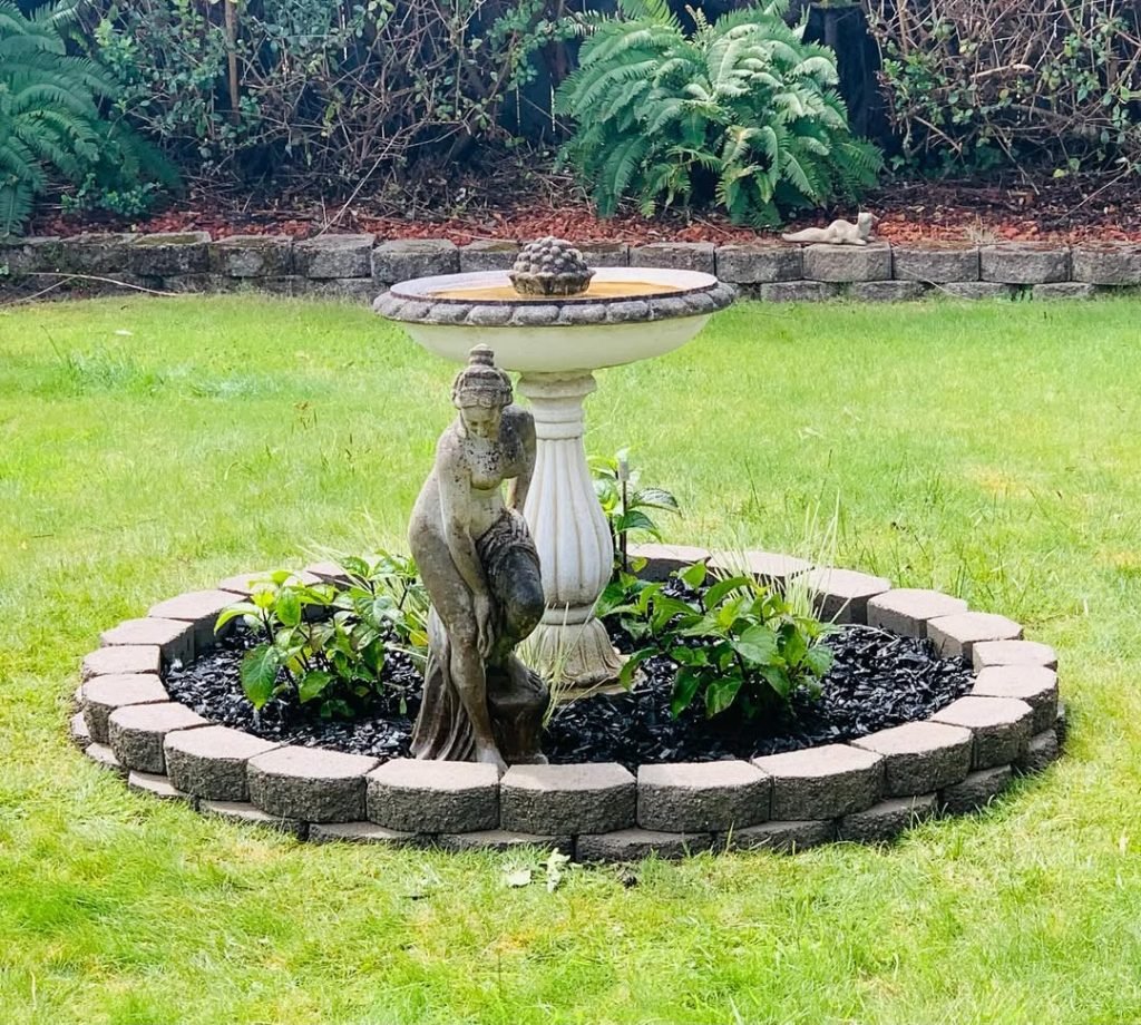 Classical Garden Birdbath Design