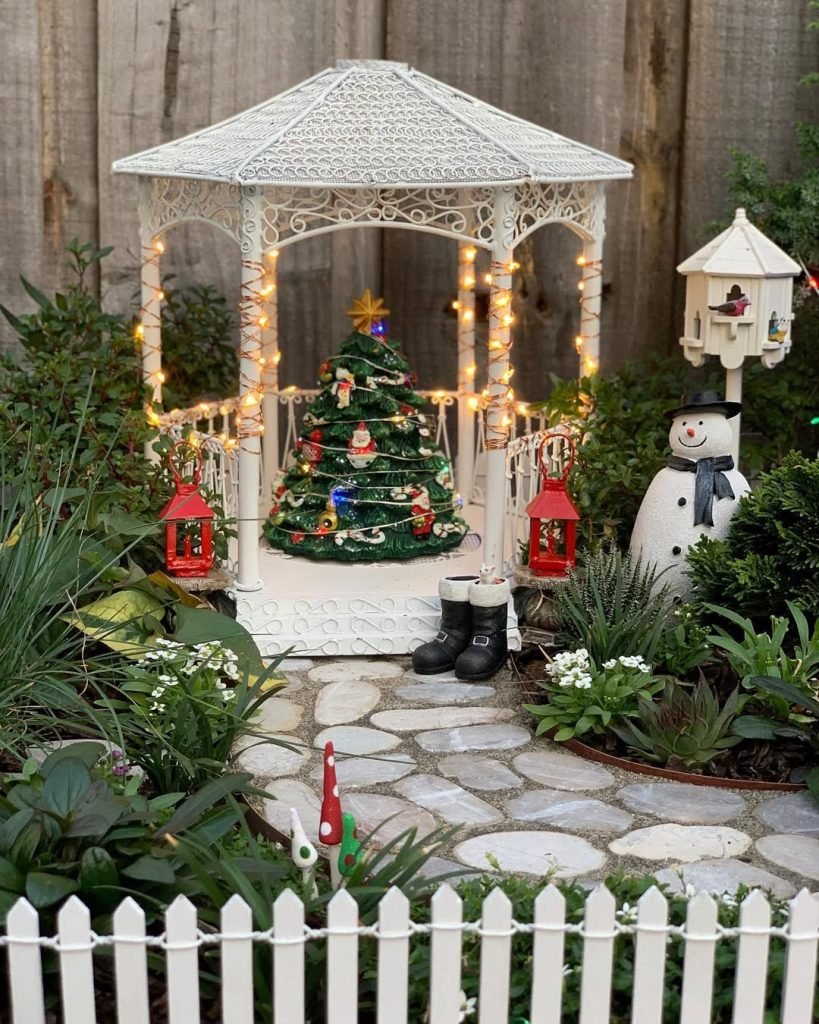 Compact Holiday Village Display
