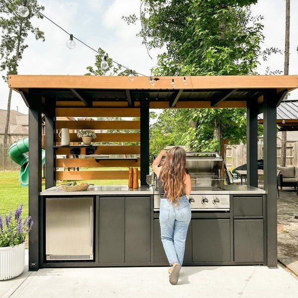 Efficient Outdoor Cooking Hub