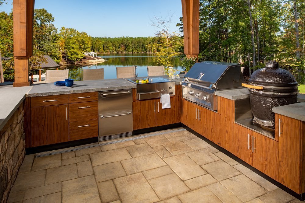 Lakeside Dining and Fun