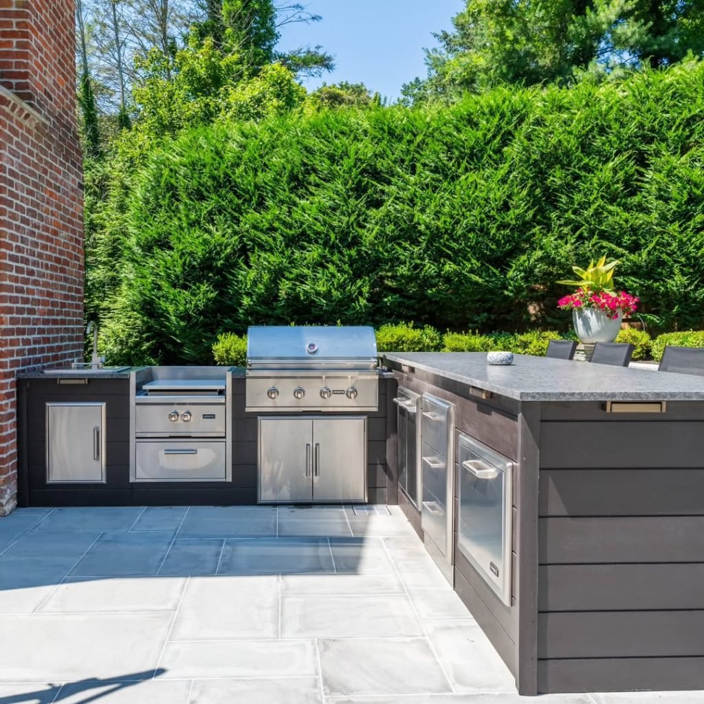 Sleek Outdoor Culinary Oasis