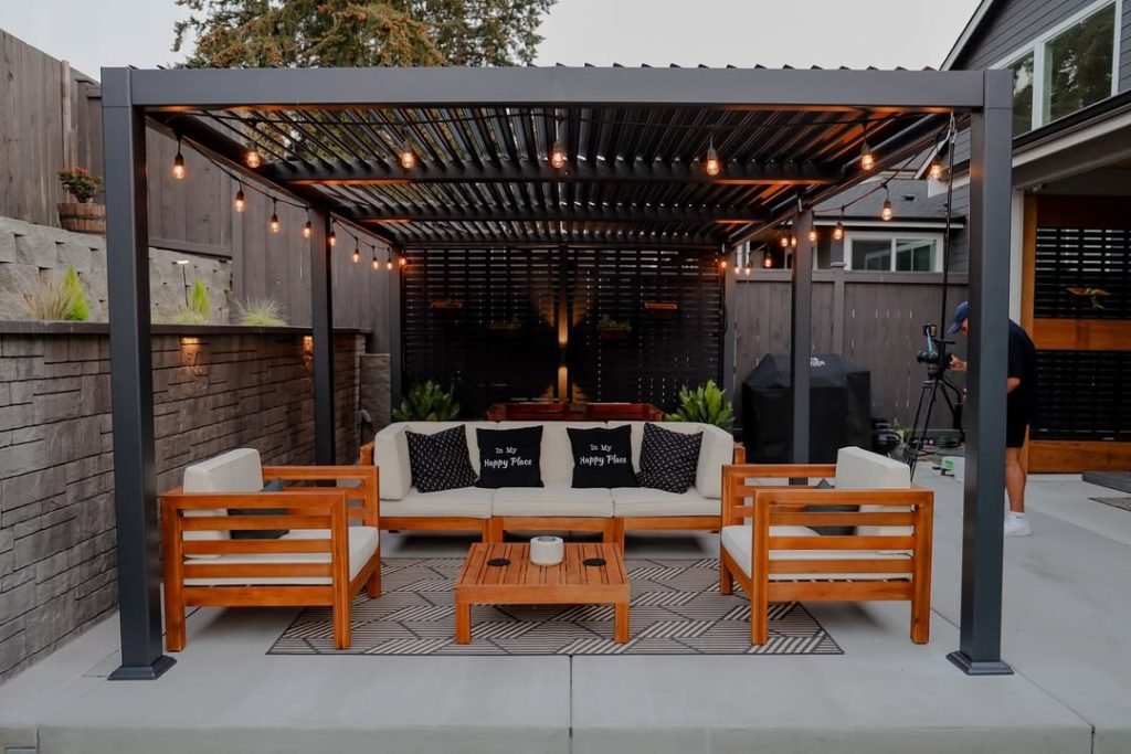 Versatile Louvered Outdoor Space
